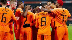 هلند 2-0 فرانسه: قهرمان جهان زانو زد باخت فرانسه در برابر هلند