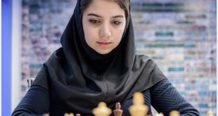 La jeune joueuse d'échecs iranienne couronnée championne du monde