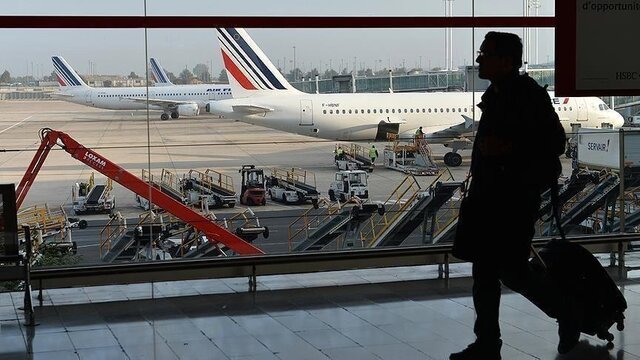 فرانسه با هدف کاهش سرعت شیوع سویه «اُمیکرون» ویروس کرونا سفر از و به مقصد بریتانیا را محدود می‌کند.