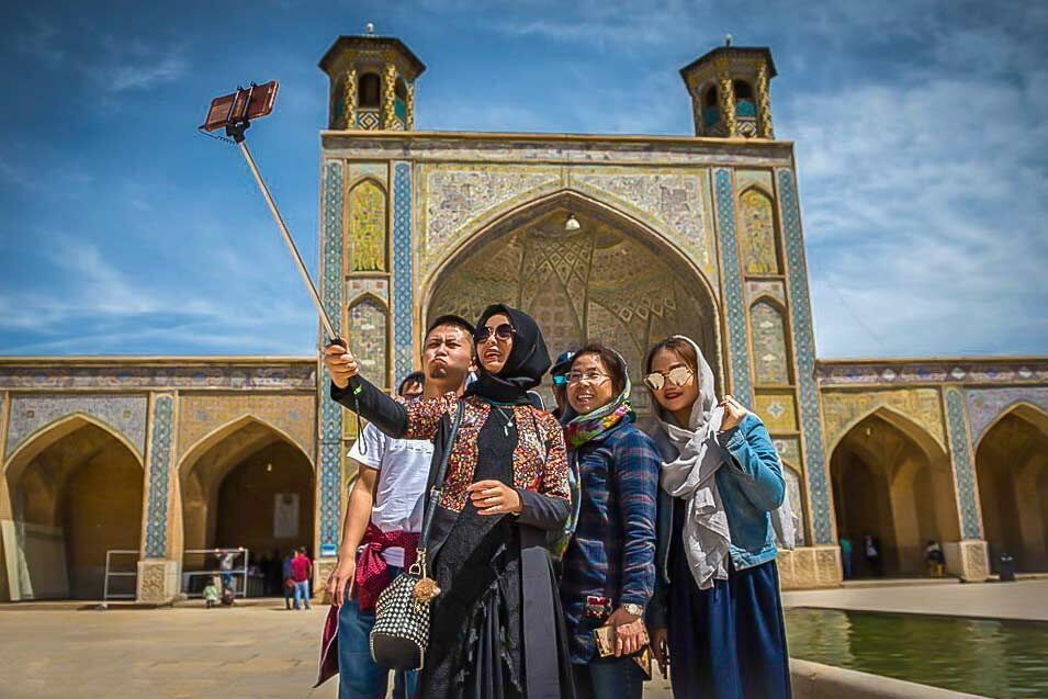 Selon le rapport du Conseil mondial du voyage et du tourisme (WTTC), l'industrie du tourisme en Iran a augmenté de 40 % au cours de la seconde moitié de 1400 (du calendrier iranien), et les touristes étrangers ont dépensé 2,5 milliards de dollars en Iran au cours de cette année.