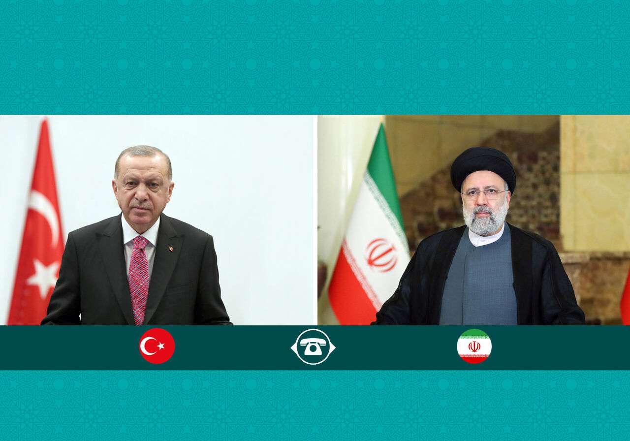L'Iran et la Turquie, en plus d'un bon voisinage, sont amis et sont deux pays frères. Le gouvernement et le peuple iraniens sont aux côtés du gouvernement et du peuple turcs dans cette période difficile, a déclaré mardi le président Raïssi, lors d’une conversation téléphonique avec son homologue turc.